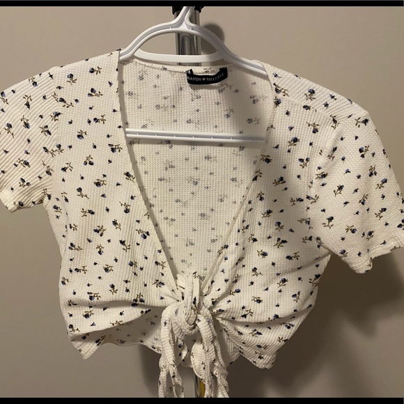 brandy melville tie front top - Picture 1 of 2